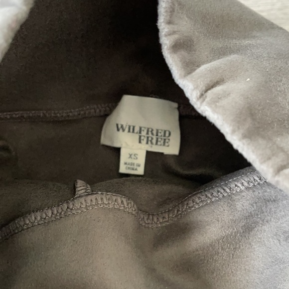 Aritzia Daria suede leggings. XS - Picture 5 of 10